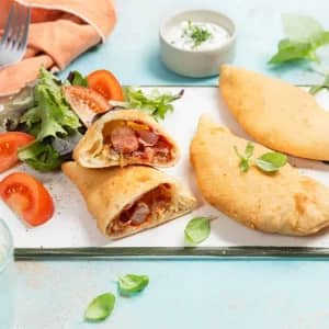 Pizzas frites à la napolitaine (poitrine fumée et basilic)